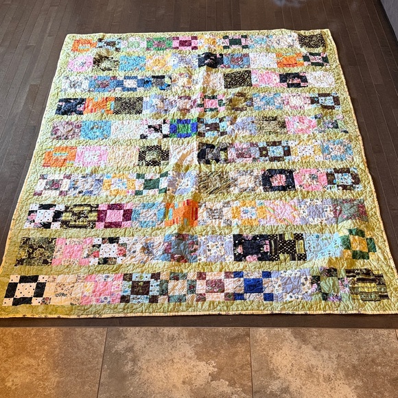Handmade Quilt - Picture 1 of 7